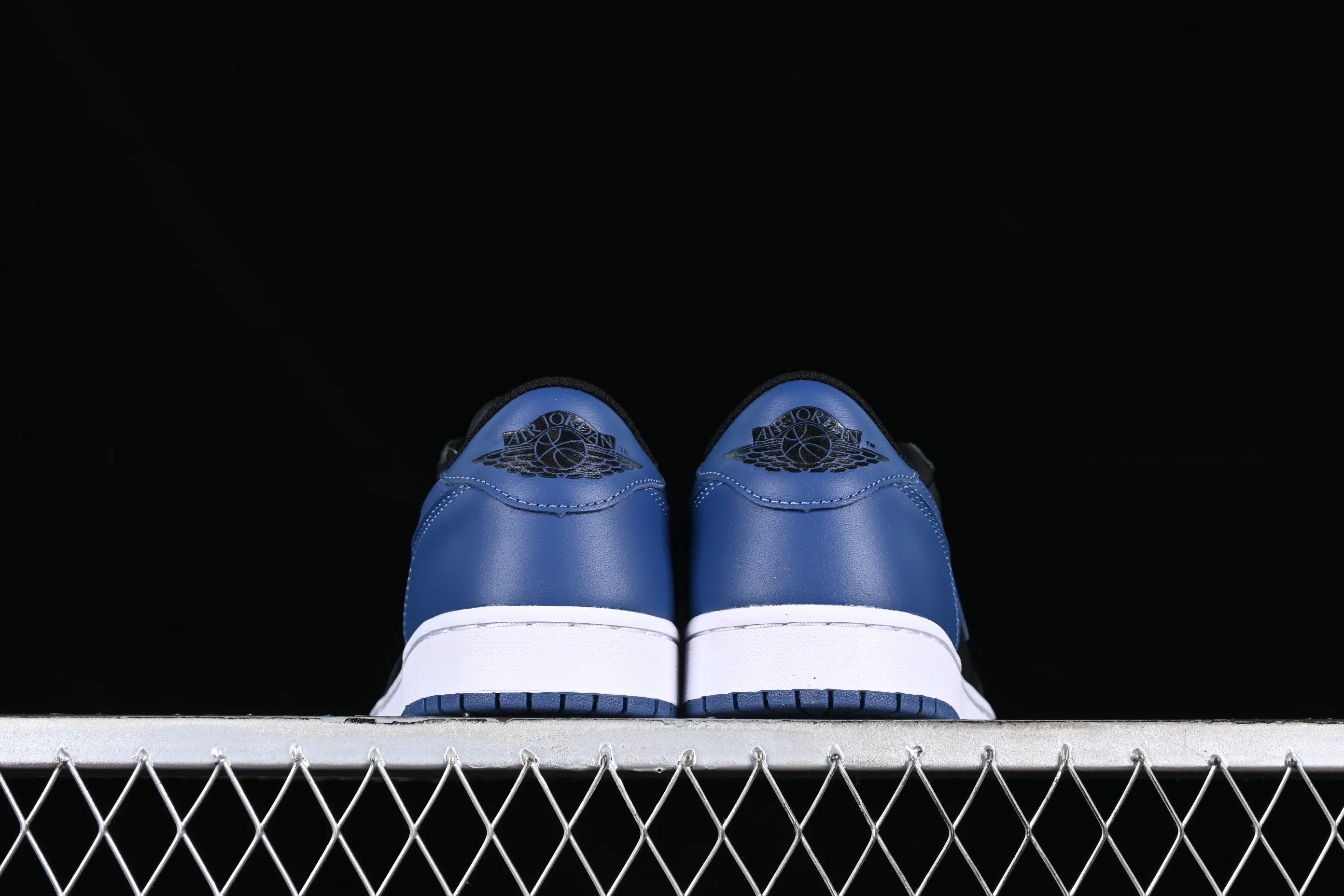 All categories Air Jordan Jordan series basketball shoes Air Jordan 1 Low G version pure original Air Jordan 1 Low OG AJ1 Joe 1 customized version black and blue full head layer low-top basketball shoes CZ0775-041